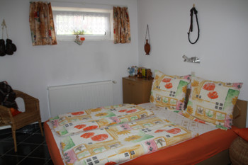 Schlafzimmer im Ferienhaus am Velence See in Ungarn Aufbettung ist möglich und bietet bis zu 8 Urlaubern Platz